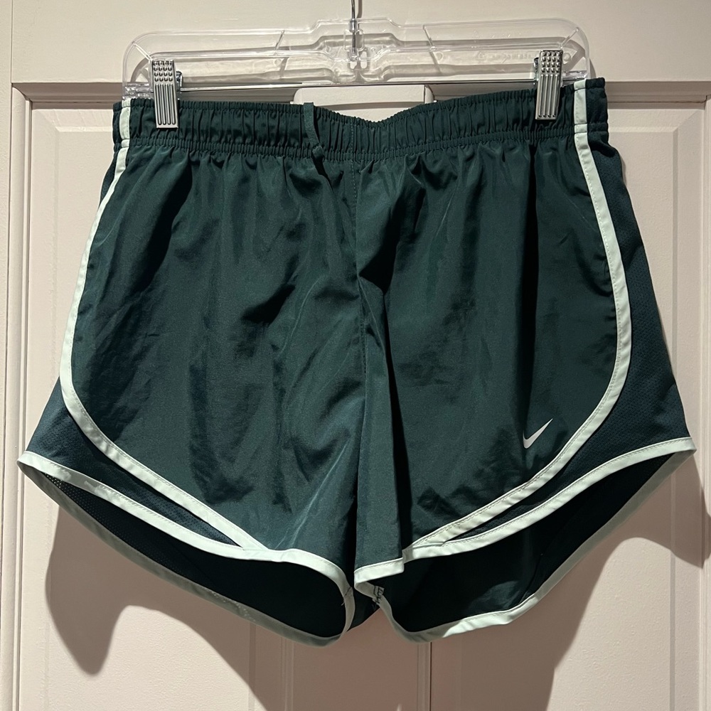 Nike Women’s Tempo Green Shorts Large
